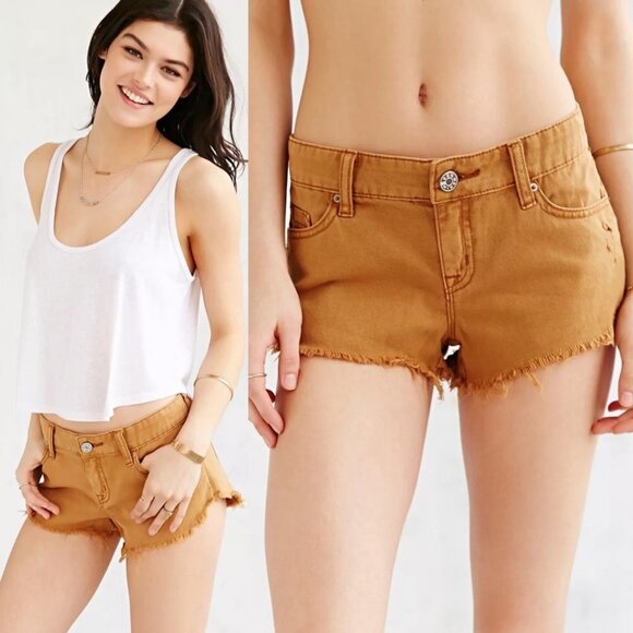 NWT Urban Outfitters BDG Dolphin Shorts Brown Size 27 Cotton Frayed Edge Boho - Picture 10 of 10